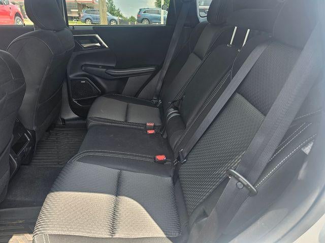 2025 Mitsubishi Outlander ES