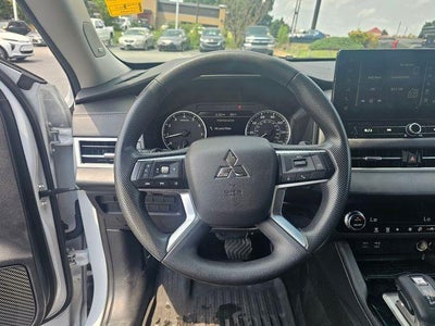 2025 Mitsubishi Outlander ES
