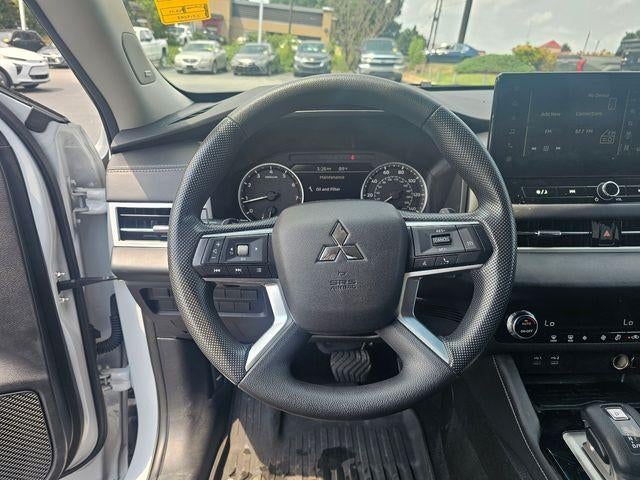 2025 Mitsubishi Outlander ES