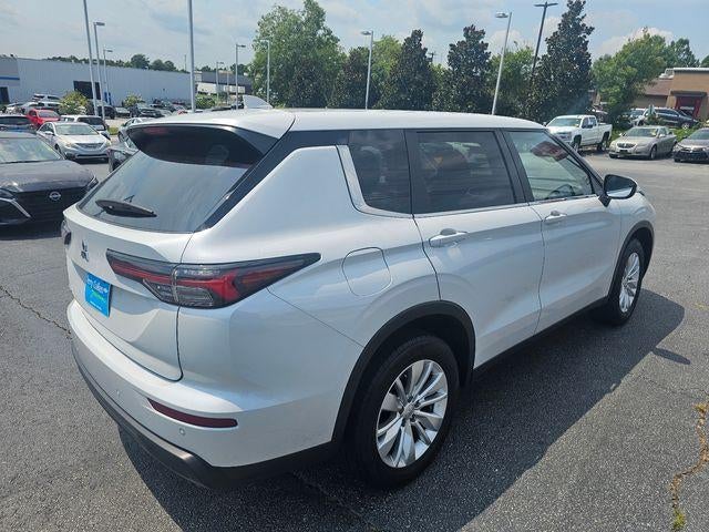 2025 Mitsubishi Outlander ES